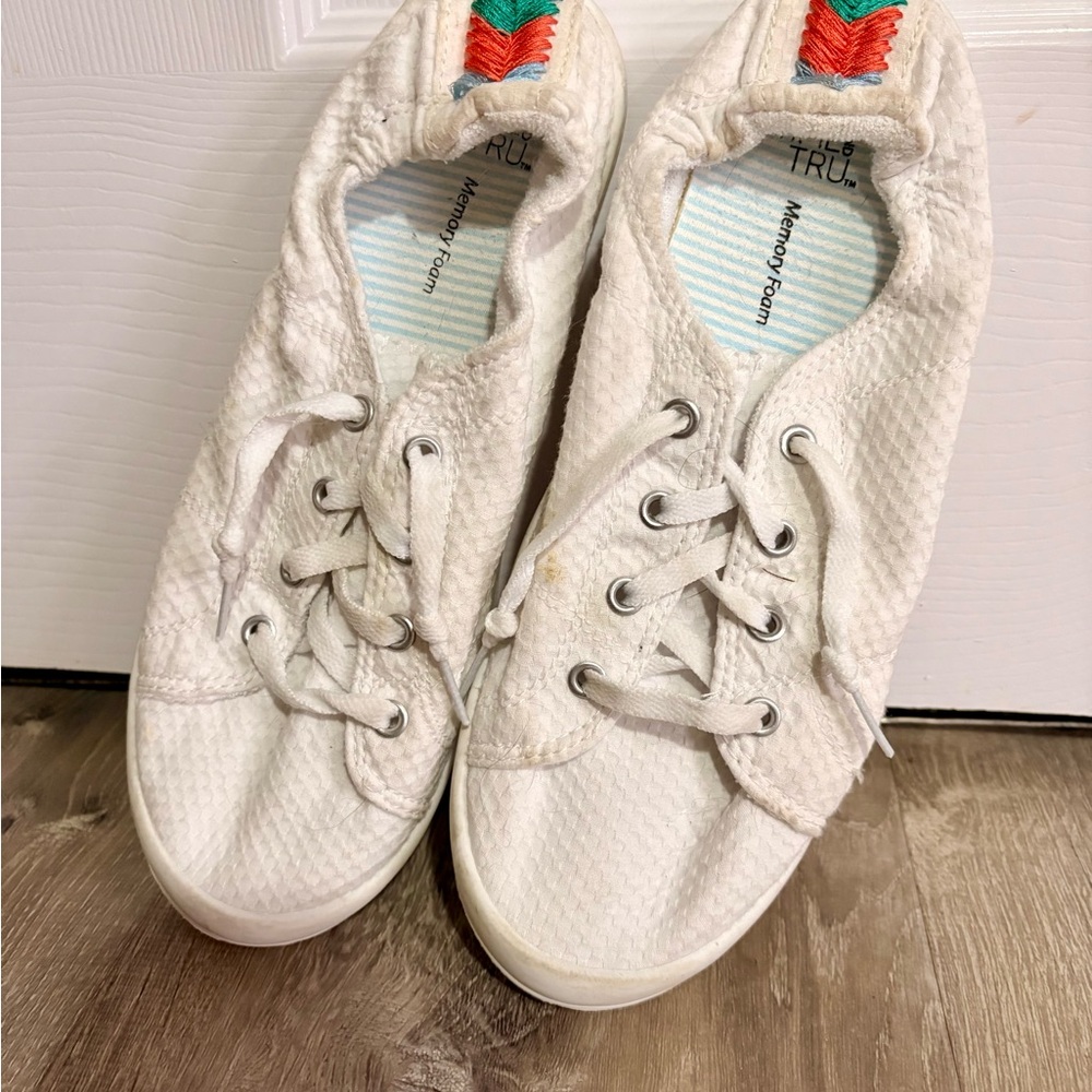 Time and Tru White Textured Sneakers